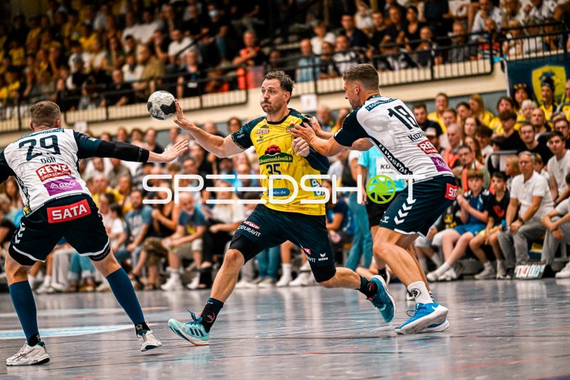 Kentin Mahé (#35; Rhein Neckar Löwen) im Zweikampf gegen SV Salamander Kornwestheim