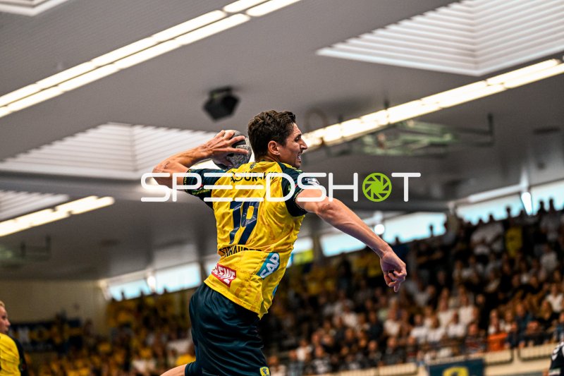 Marius Steinhauser (#19; Rhein Neckar Löwen) beim Wurfansatz