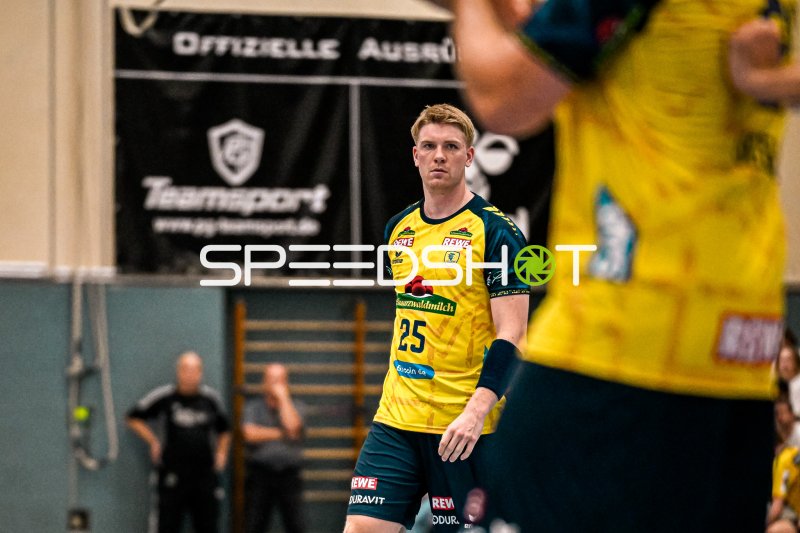Haukur Thrastarson (#25; Rhein Neckar Löwen) fokussiert im Spielgeschehen