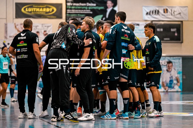 Gino Steenaerts (#14; Rhein Neckar Löwen) in der Mannschaftsbesprechung