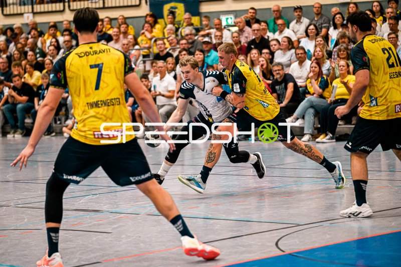 Edwin Aspenbäck (#78; Rhein Neckar Löwen) im Zweikampf gegen SV Salamander Kornwestheim