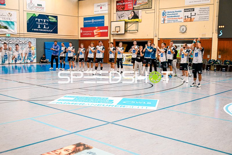 Moritz Lanig (#20; SV Salamander Kornwestheim) und Team beim Abschlussjubel