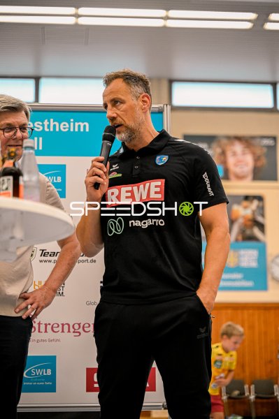 Maik Machulla spricht bei DHB-Pokal-Event in Kornwestheim