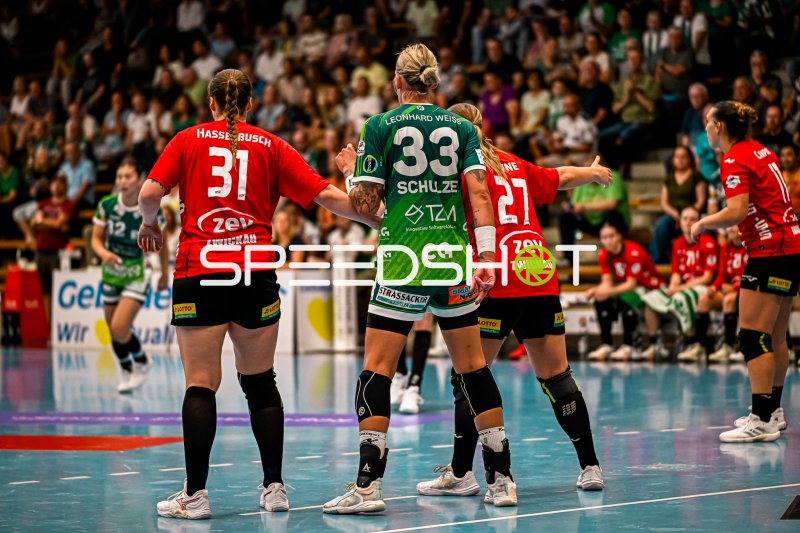 Schulze (#33) im Zweikampf gegen Hasselbusch (#31) in Kornwestheim