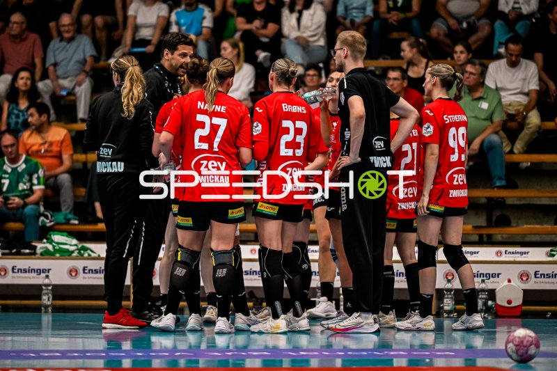 BSV Sachsen Zwickau in der Auszeit-Besprechung in Kornwestheim