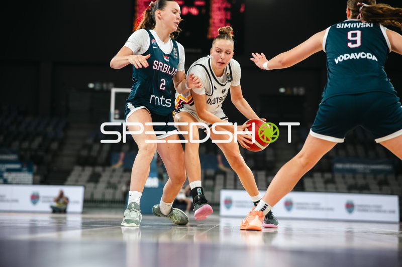 Deutschland u16w im Zweikampf gegen Serbien (#2, #9 Simovski) in Pitesti