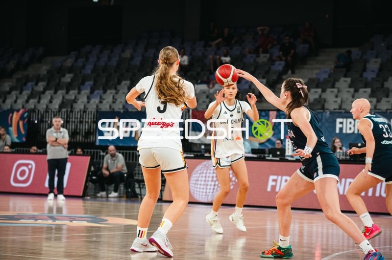 Deutschland #7 im Passspiel gegen Serbien bei FIBA Youth