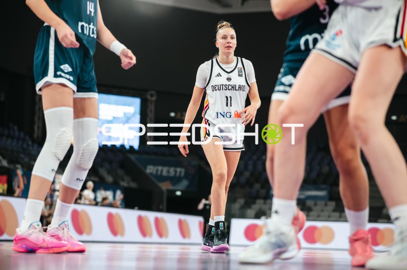 Jamie Zentgraf (#11; Deutschland u16w) im Spielgeschehen in Pitesti