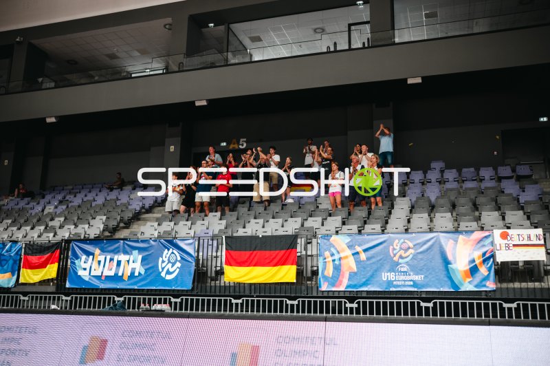 Deutsche Fans feiern beim FIBA U16 Women's EuroBasket 2026 in Pitesti