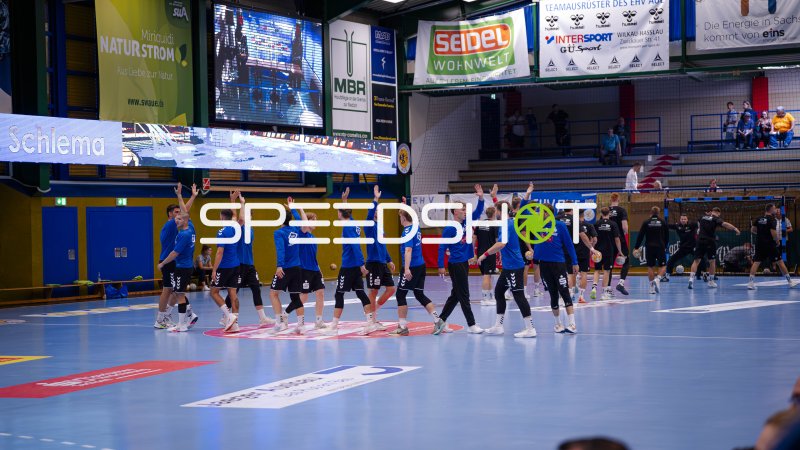EHV Aue beim Aufwärmen in der Erzgebirgshalle vor dem Heimspiel