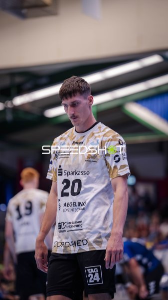 Dominik Skopár (#20; HC Elbflorenz) in der Erzgebirgshalle Aue