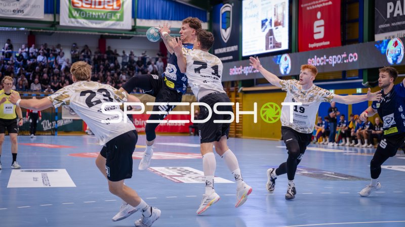 Daniel Bláha (EHV Aue) im Durchbruch gegen HC Elbflorenz