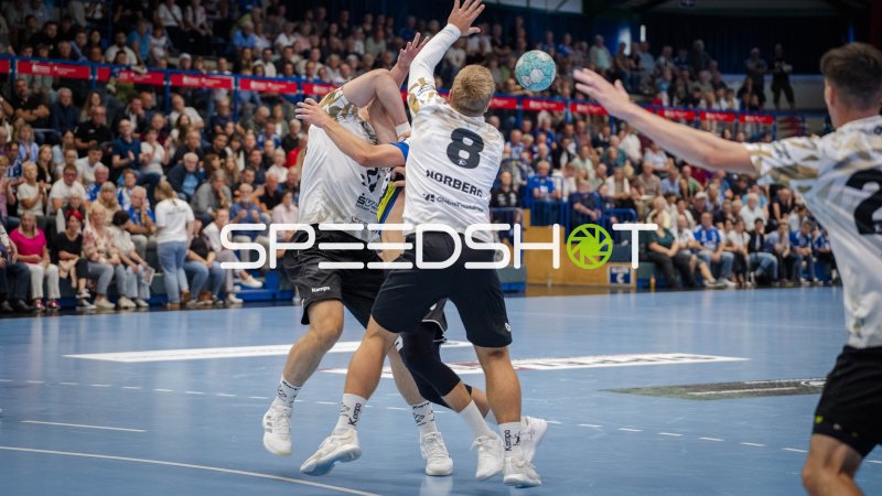 Viktor Petersen Norberg (#8; HC Elbflorenz) beim Wurf gegen EHV Aue