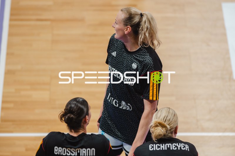 Deutschland A-Natio Damen beim Aufwärmen in der Sparkassen-Arena Göttingen