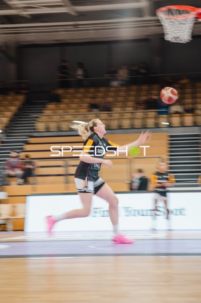 Deutschland A-Natio Damen beim Korbwurf in der Sparkassen-Arena Göttingen