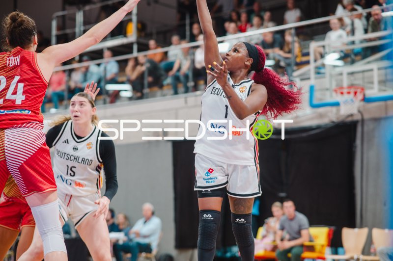 Alexis Peterson (#1; Deutschland A-Natio DamenBB 2026) beim Korbwurf gegen Ungarn