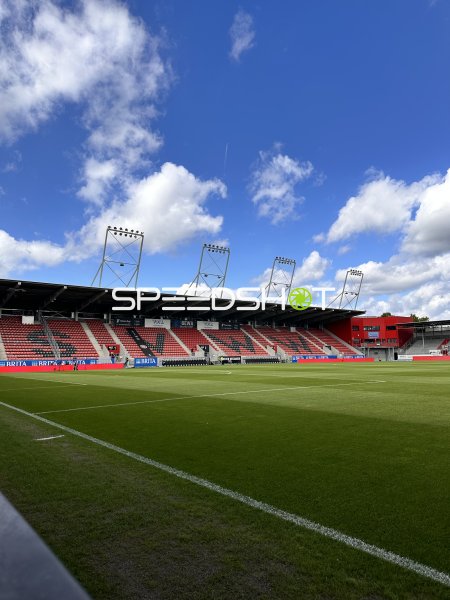 Blick auf die Brita-Arena in Wiesbaden vor dem Spiel