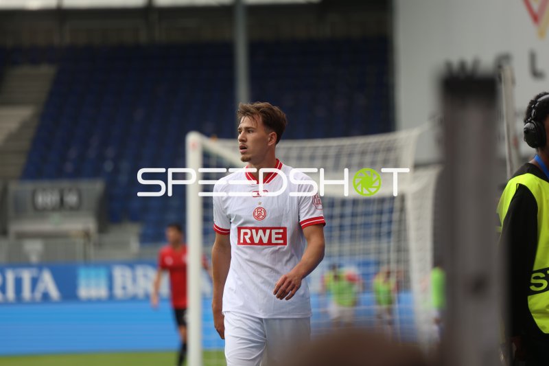 Noah Pesch (Rot-Weiss Essen) im Fokus in der Brita-Arena
