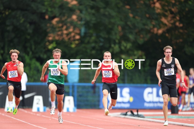 Joshua Ingenwerth (1632), Julius Kleine (1725), Schmidt Felix (1804) und Morris Betting (1501) im Sprintrennen in Hannover
