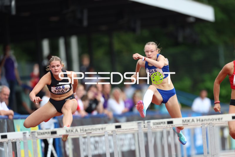 Näkel Lina (1667) und Clara Passauer (1593) im Hürdensprint in Hannover