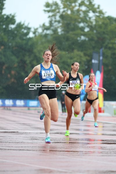 Czeranka Johanna (1769) führt das Feld im Sprint in Hannover an
