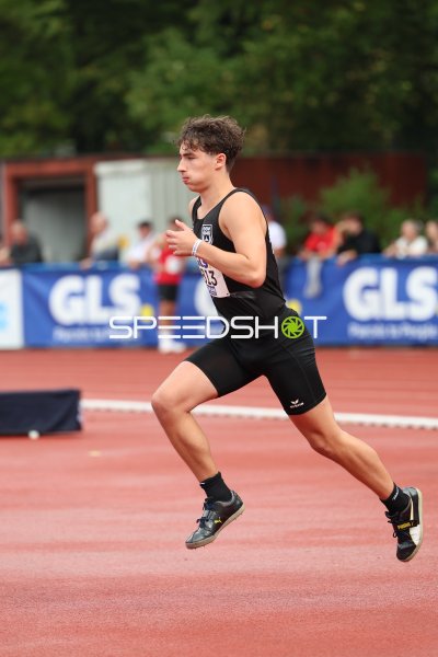 Startnummer 13 im Sprint auf der Tartanbahn in Hannover