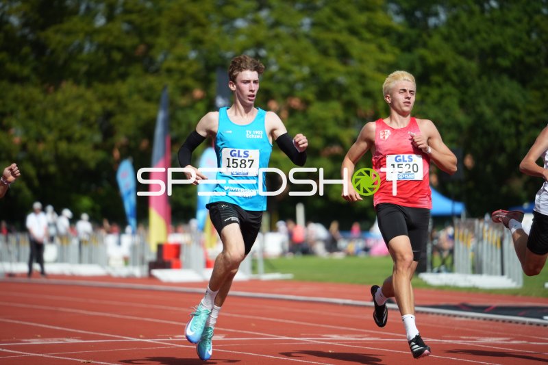 Keanu Liam Ludwig (1587) und Fynn Linus Fahrland (1520) im Laufduell in Hannover