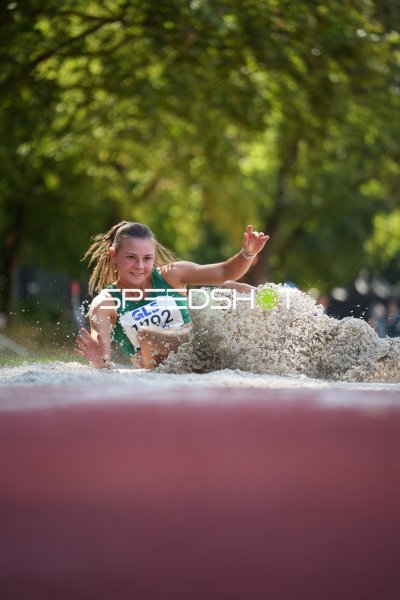 Startnummer 1192 landet im Sandkasten beim Weitsprung in Hannover