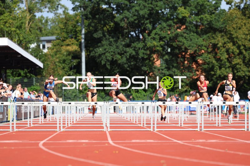 Walter Hanna (1797) und weitere Athletinnen bei den 100m-Hürden in Hannover