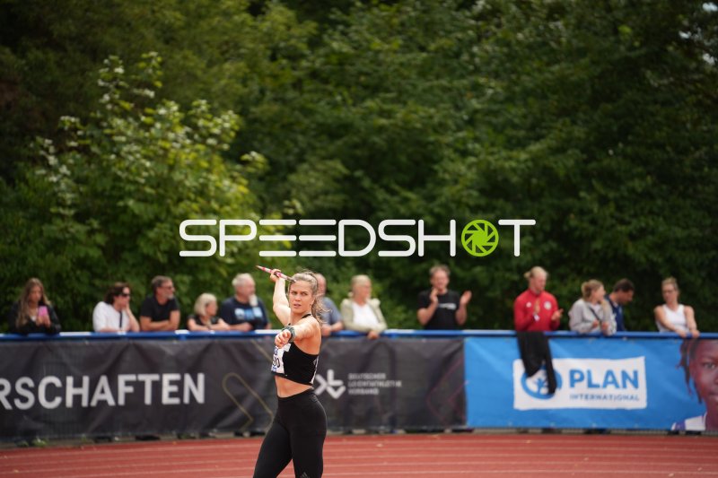 Speerwurf-Athletin beim Abwurf in Hannover
