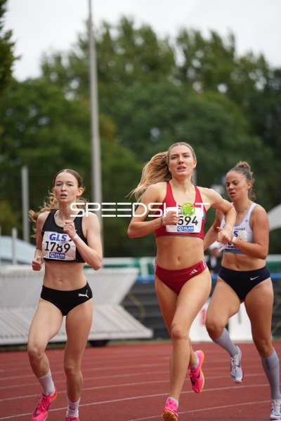 Schinko Leonie (1789), Startnummer 594 und Wittmann Hannah (1552) im Laufwettbewerb in Hannover