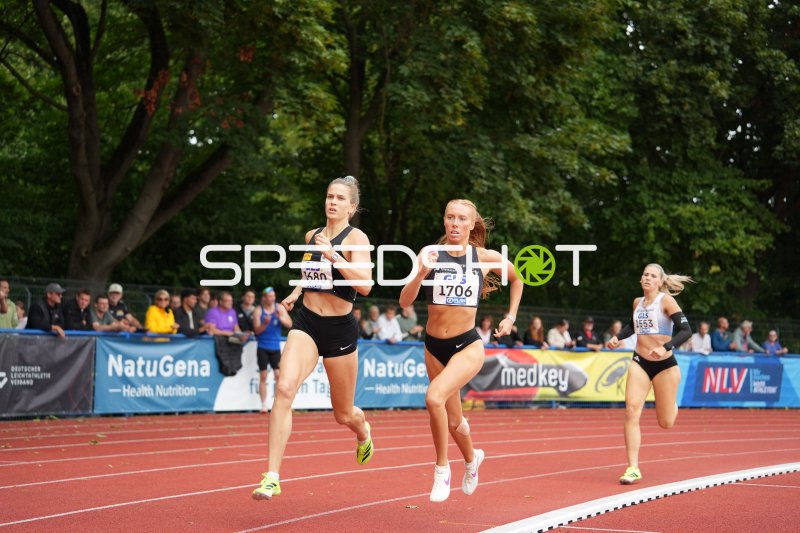 Mareike Rösing (1680), Giehler Victoria (1706) und Reusch Sabrina (1553) im Laufwettbewerb in Hannover