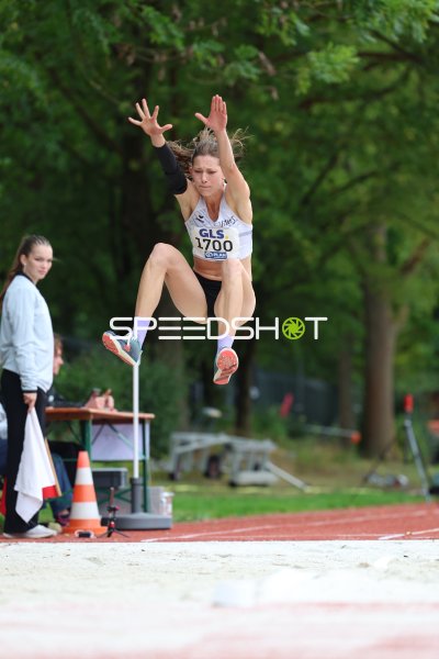 Woidy Saskia (1700) beim Weitsprung in Hannover