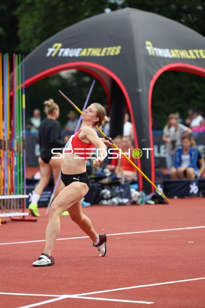 Speerwurf-Athletin im Abwurfmoment in Hannover