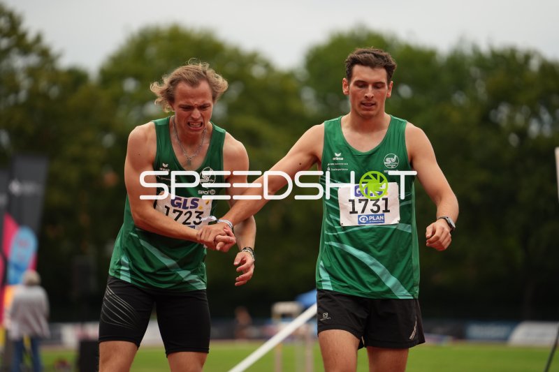 Janne Fynn Gebhardt (1723) und Moritz Bischoff (1731) nach dem Zieleinlauf in Hannover