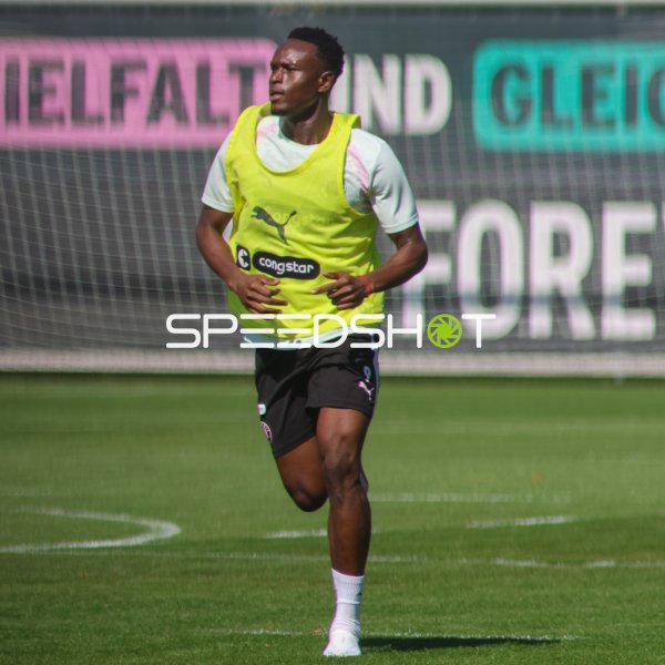 Abdoulie Ceesay (#9; FC St. Pauli) beim Lauftraining