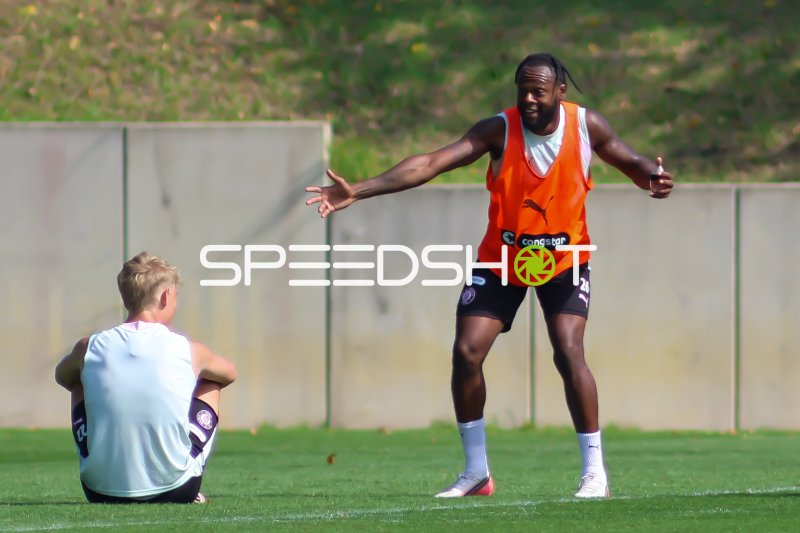Ricky-Jade Jones beim Training des FC St. Pauli in Hamburg