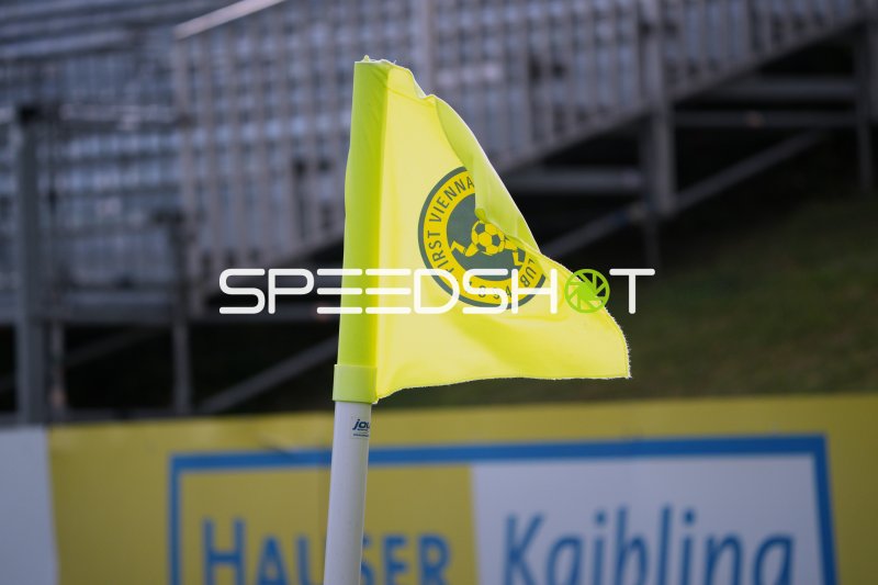 Eckfahne mit First Vienna FC 1894 Logo im Hohe-Warte-Stadion