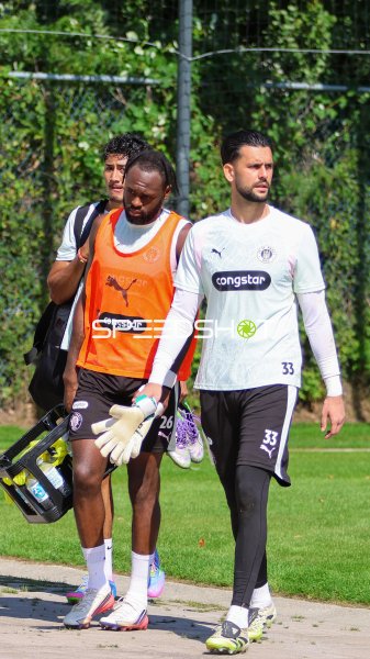Dimitar Mitov und Ricky-Jade Jones beim Training des FC St. Pauli