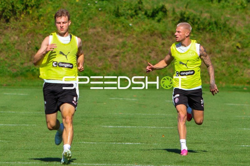David Nemeth und Louis Oppie beim Lauftraining im Trainingszentrum