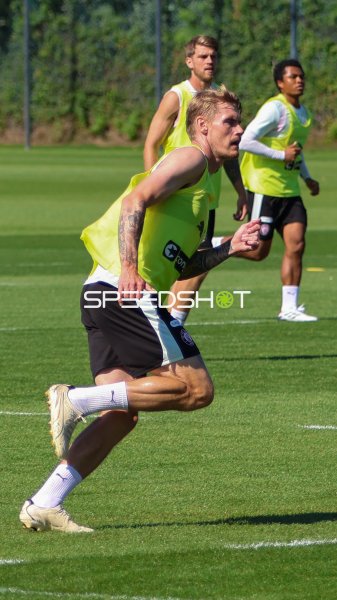Eric Smith (#8; FC St. Pauli) beim Sprint-Training des FC St. Pauli