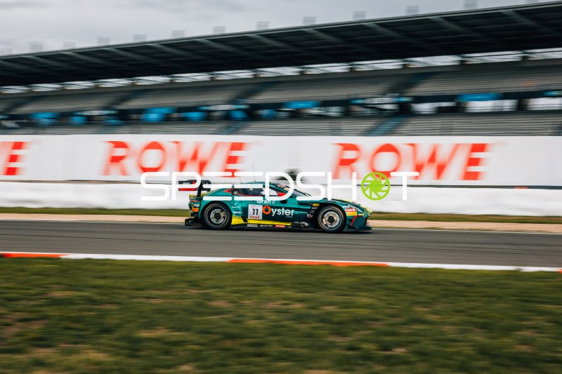 Aston Martin Vantage GT3 #11 von ROWE Racing am Nürburgring