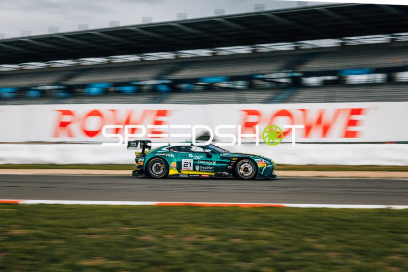 Aston Martin Vantage GT3 #21 von cometoyou racing auf dem Nürburgring