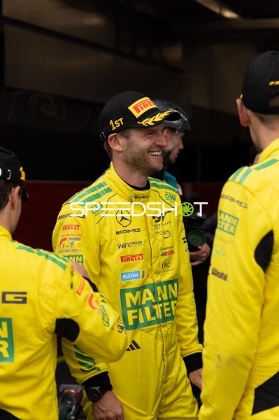 Maro Engel MANN-FILTER Mercedes-AMG Rennoverall am Nürburgring