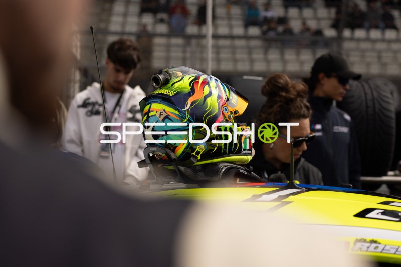 Helm von Valentino Rossi am Nürburgring vor Rennstart