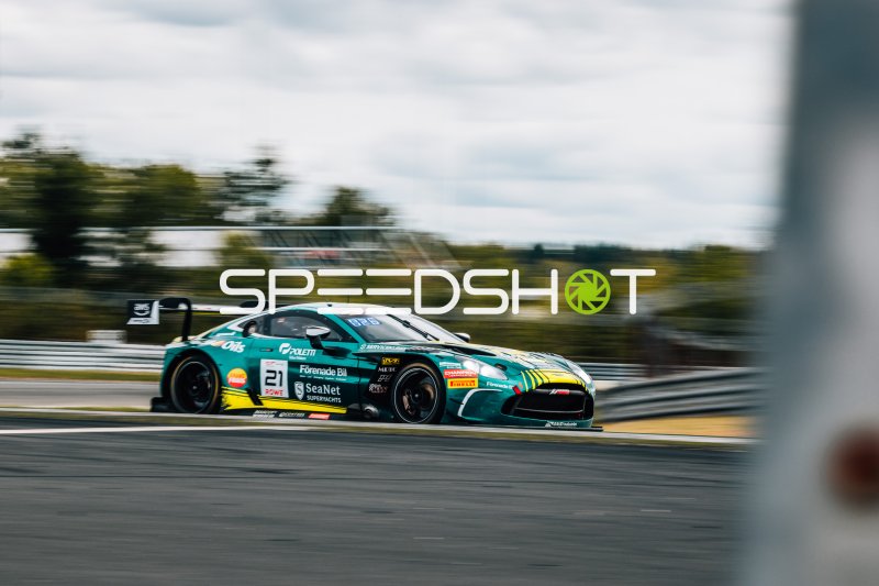 Aston Martin Vantage GT3 #21 in Aktion am Nürburgring