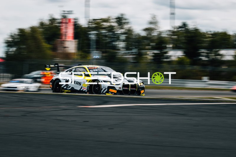 BMW M4 GT3 #46 mit Skechers-Livery am Nürburgring