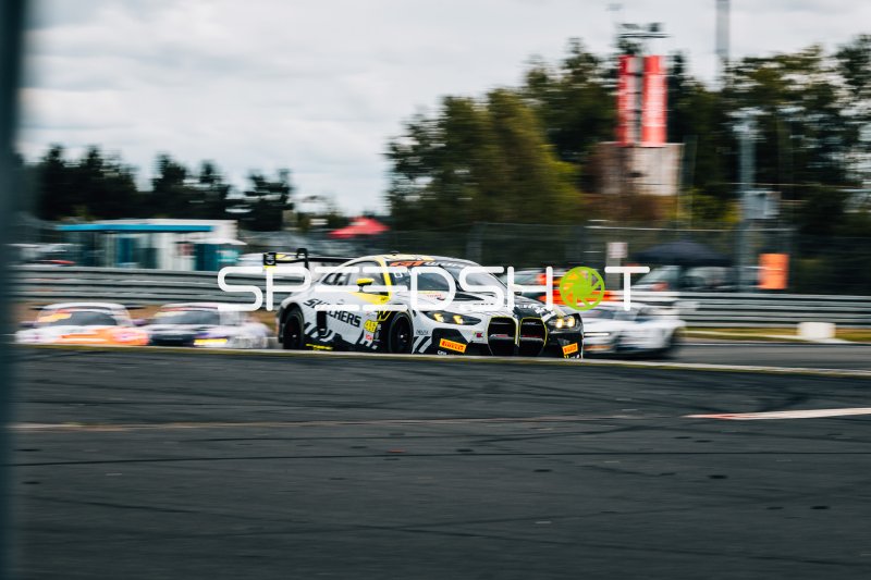 BMW M4 GT3 #46 mit Skechers-Livery im GT World Challenge am Nürburgring