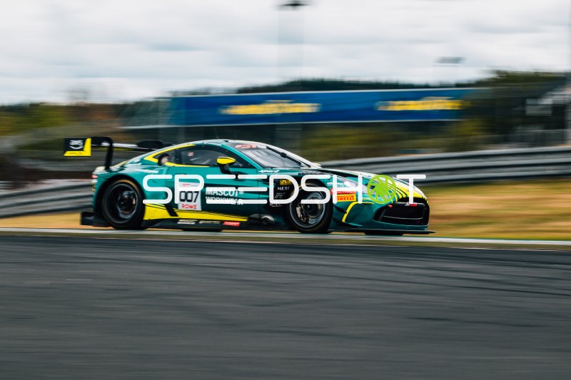 Aston Martin Vantage GT3 #007 mit Mascot Workwear am Nürburgring