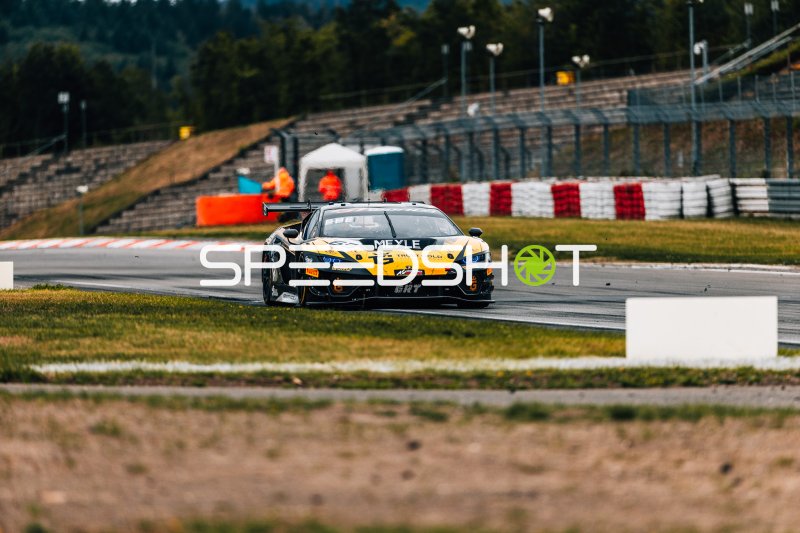 Lamborghini Huracán GT3 #65 von GRT auf dem Nürburgring